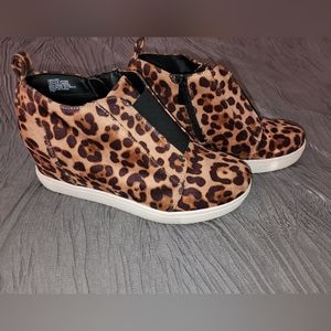 Torrid Size 11W Cheeta Print Sneaker Wedge